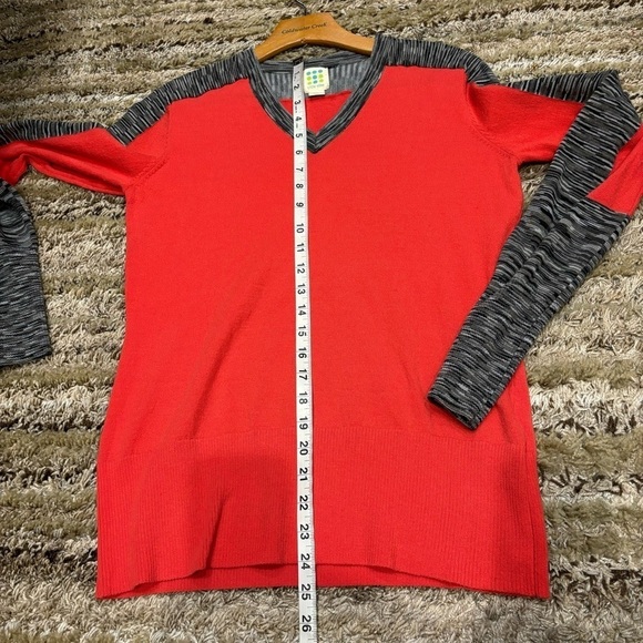 Title Nine Large Sweater V-neck Pullover - Picture 10 of 11